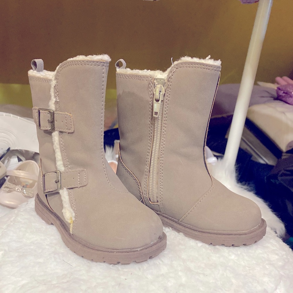 Girl’s boots for autumn, winter and spring.